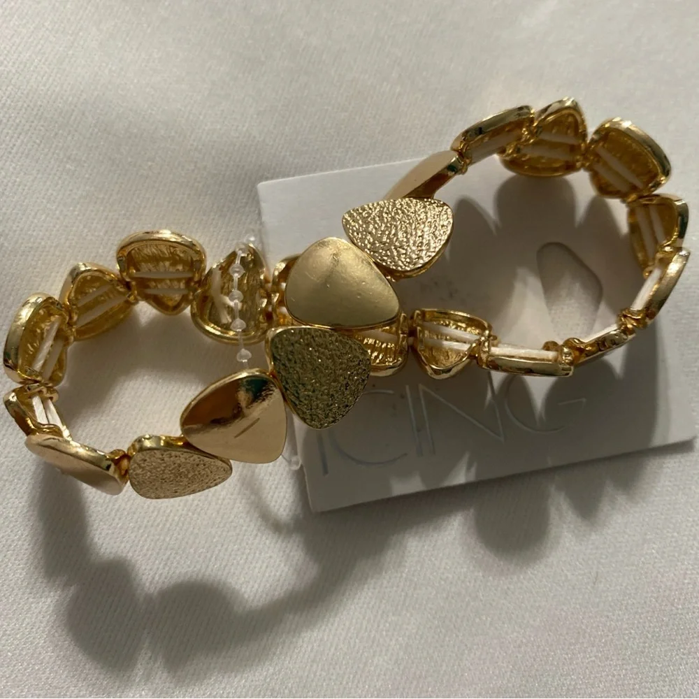 Gold-toned Textured Teardrop Stretch Bracelet